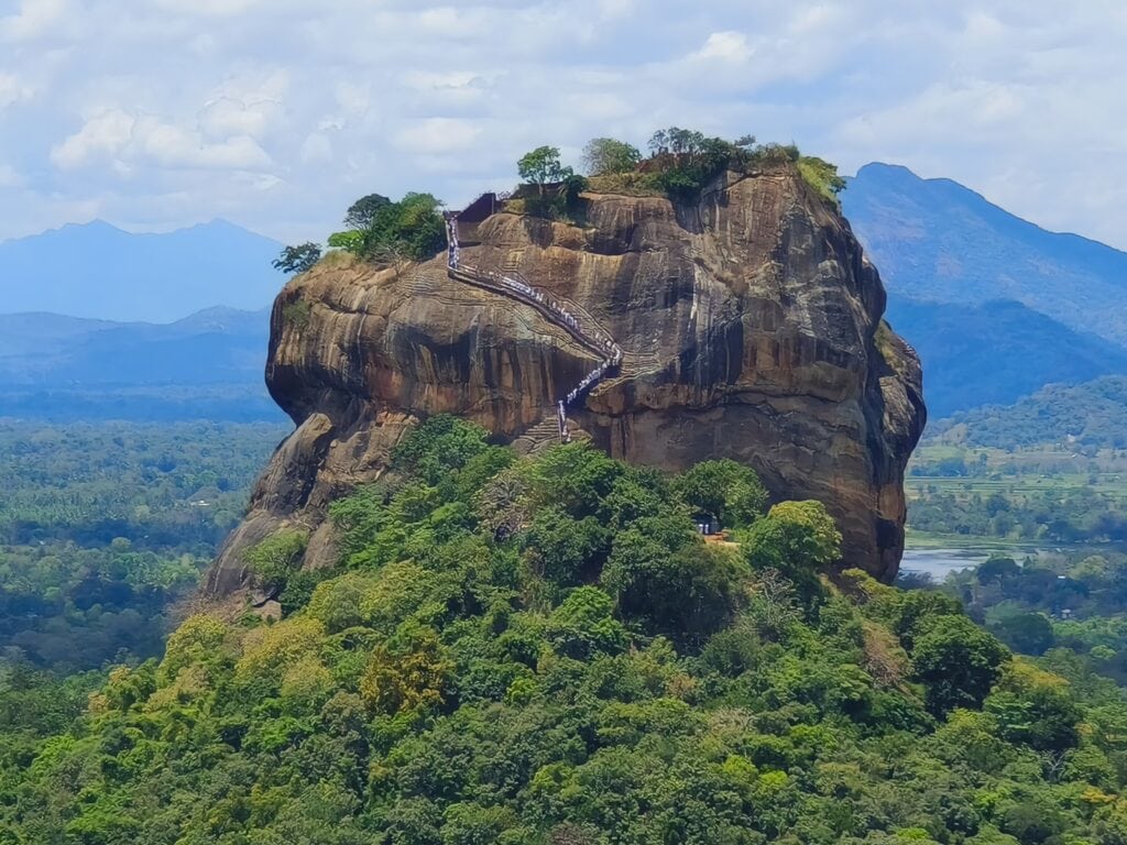 斯里蘭卡看獅子岩Pidurangala Rock