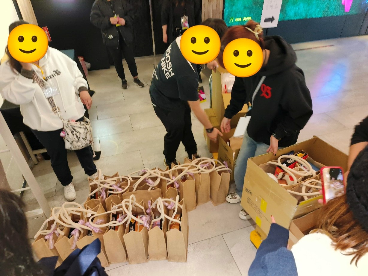 體驗粉絲應援活動:一日應援工作人員實錄|我是 H.O.T. 粉 - 第4張圖