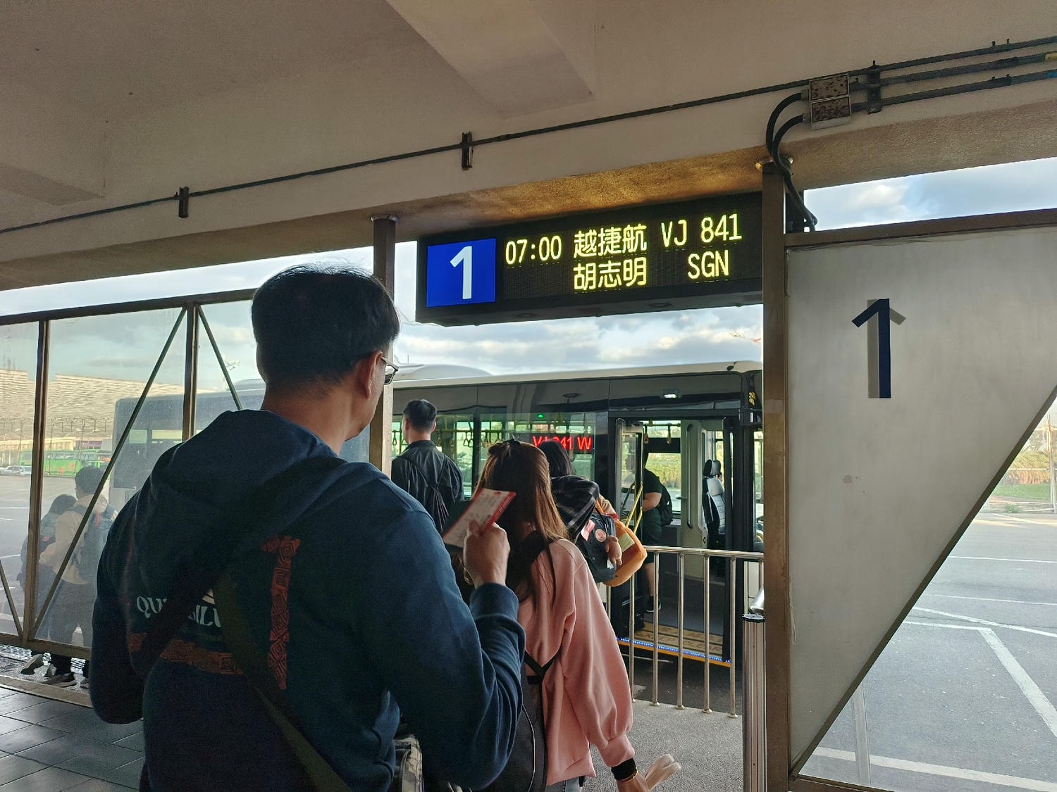 越捷航空初體驗:越捷航空更改航班教學、轉機五小時代金券、越捷航空心得 - 第10張圖