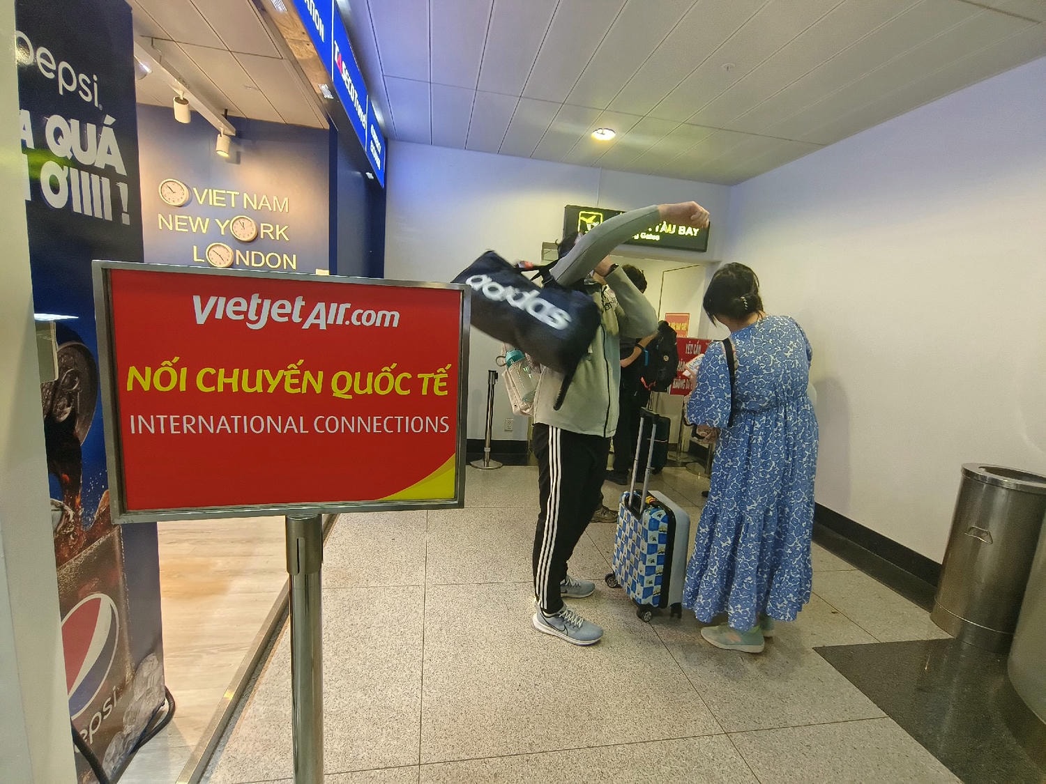 越捷航空初體驗:越捷航空更改航班教學、轉機五小時代金券、越捷航空心得 - 第2張圖