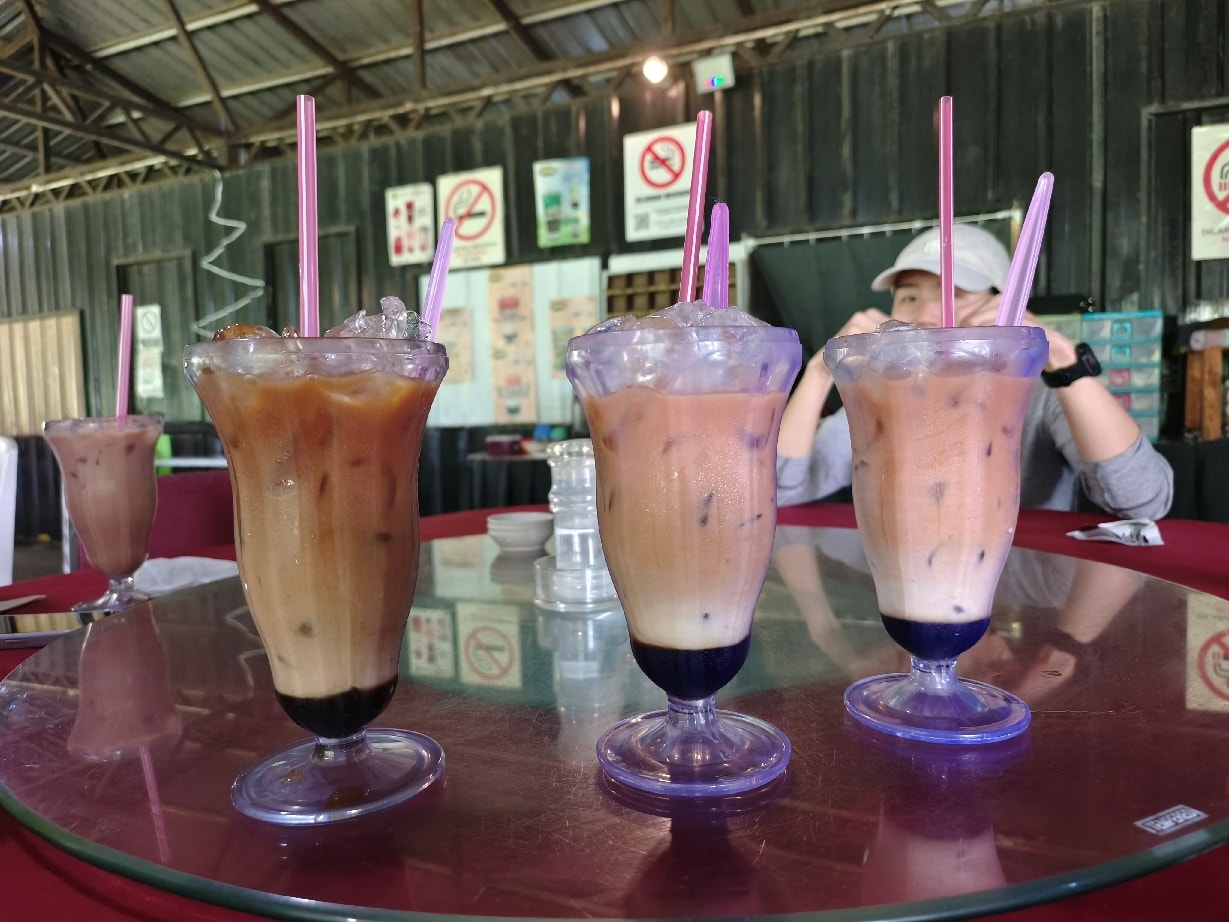 Top13 沙巴美食全攻略:亞庇餐廳/小吃/市集 - 第35張圖 砂勞越三色奶茶
