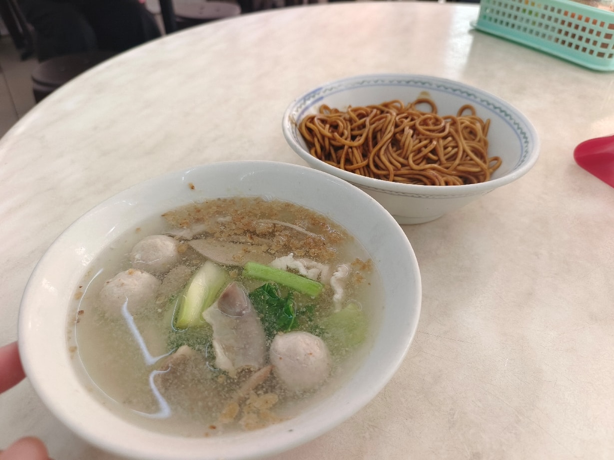 Top13 沙巴美食全攻略:亞庇餐廳/小吃/市集 - 第11張圖 金沙園生肉麵
