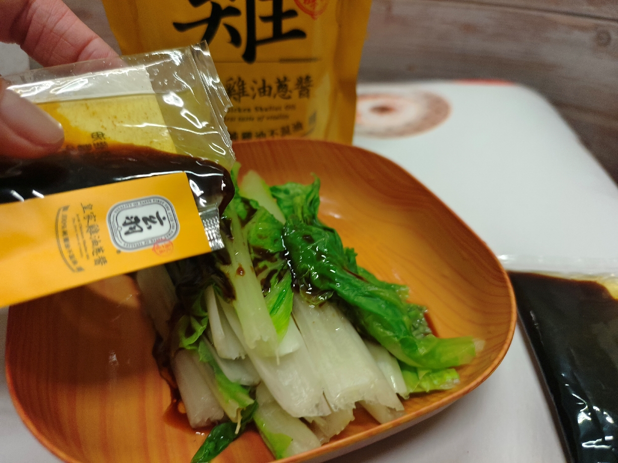 下班後回家快速上菜的好幫忙:玄羽雞濃白湯、雞油蔥醬、土雞肉鬆 - 第5張圖 雞蔥油醬