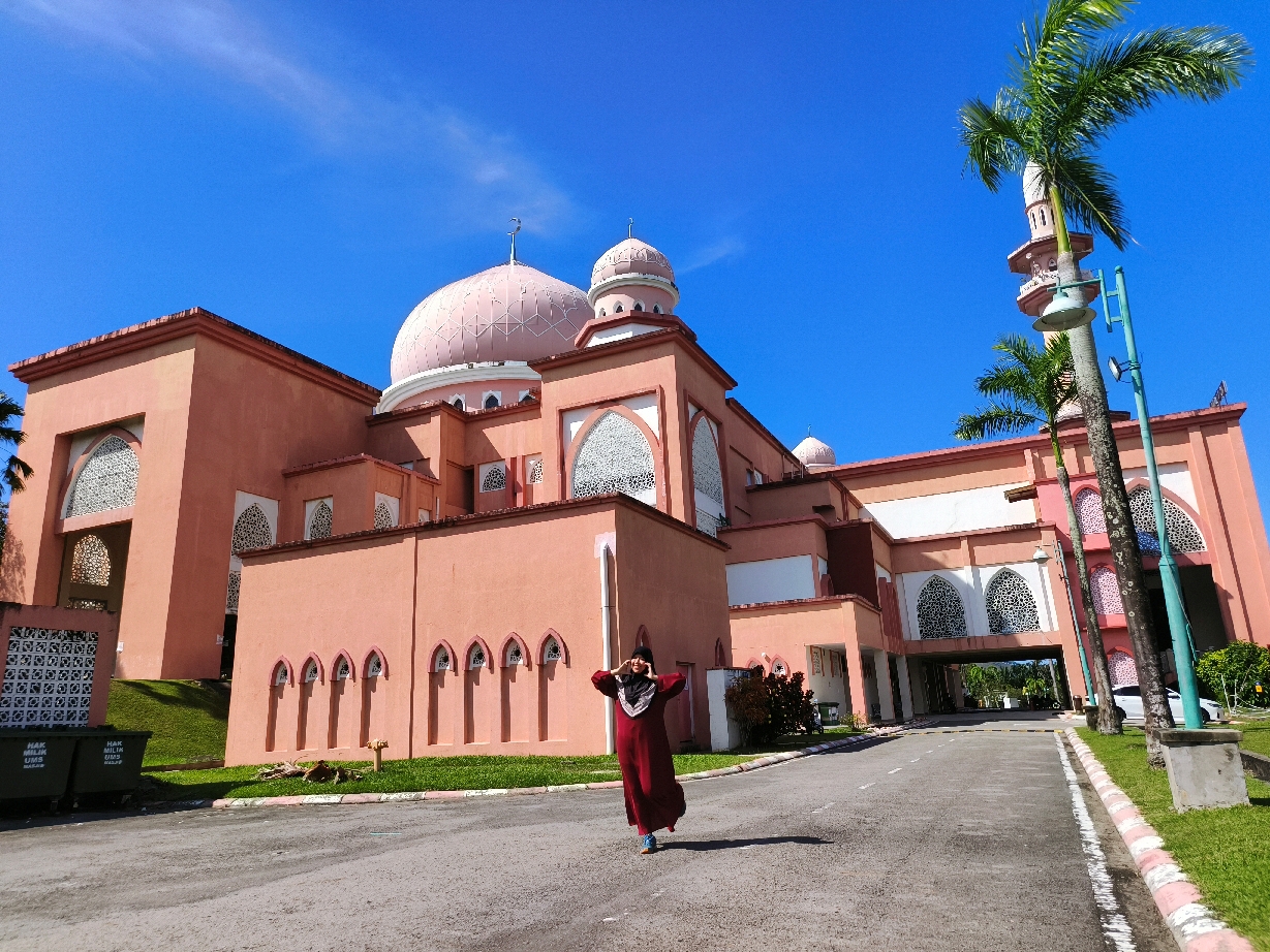 沙巴大學粉紅清真寺
