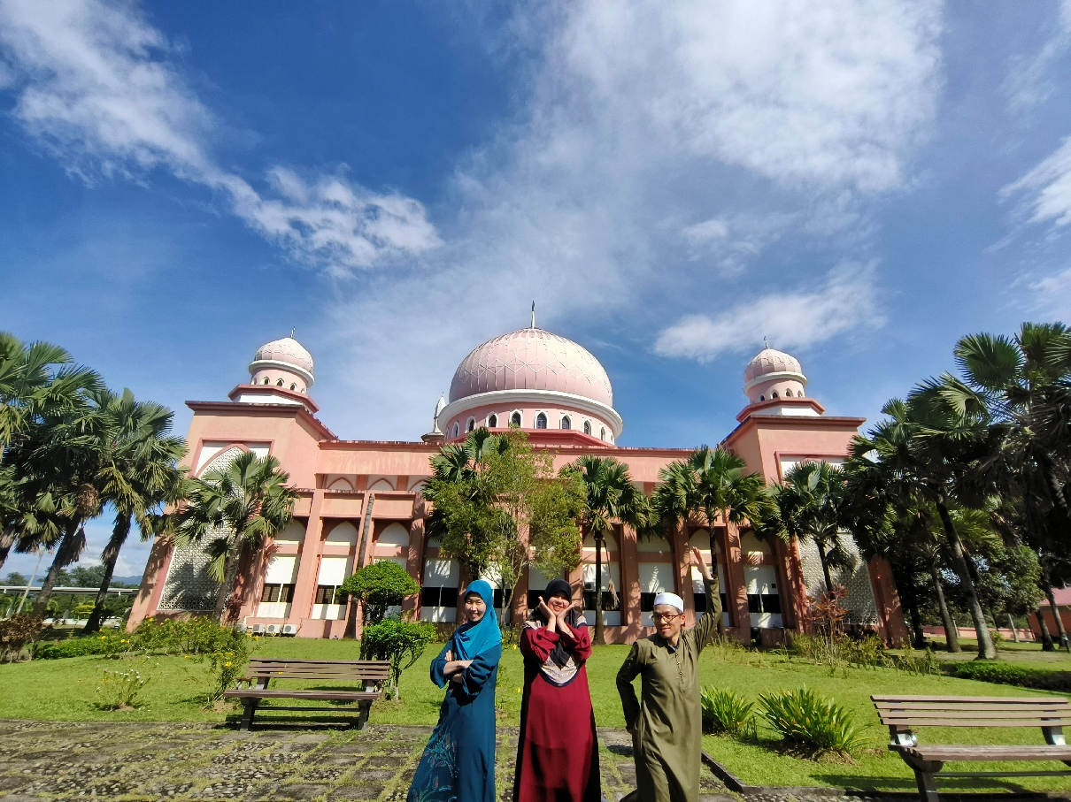 沙巴大學粉紅清真寺