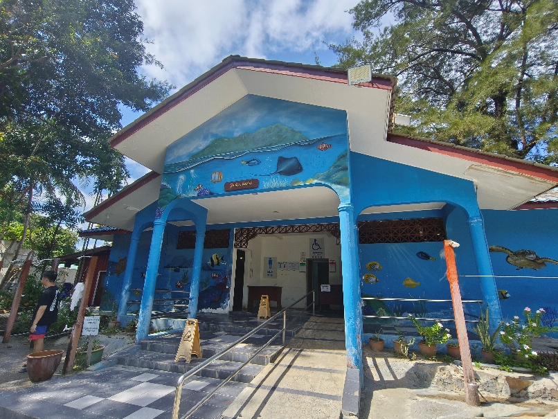 沙巴跳島一日遊:費用/交通 - 第24張圖 沙巴跳島馬努干公共浴廁,可以洗澡